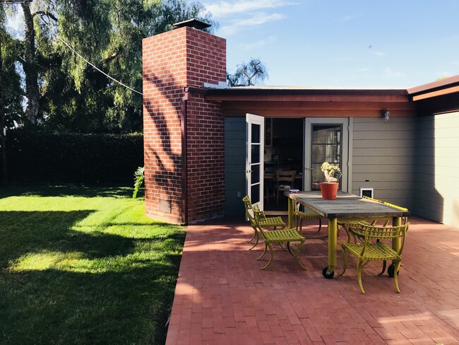 Photo - 723 Arenas St