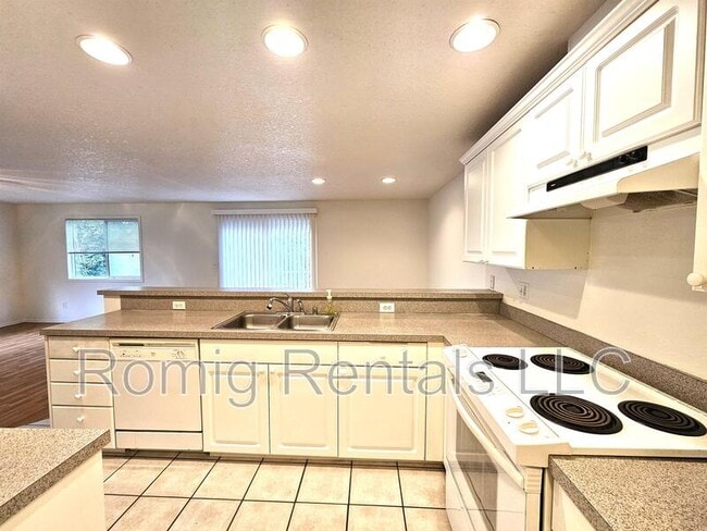 Photo - 9703 NE Tenny Creek Dr