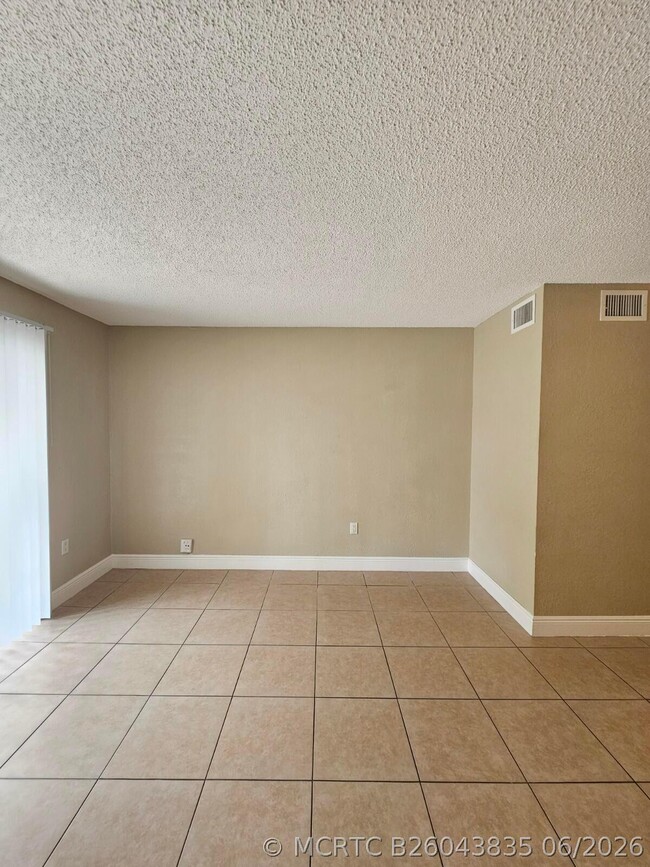 Photo - 4324 NW 9th Ave Unit 6-1c