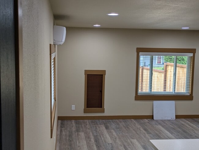 Building Photo - 4309 13th Ave SE Unit B Rental