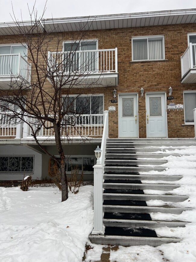 Building Photo - 1115 Rue Duguay