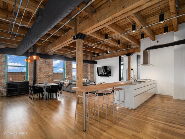 Photo - 312 N May St Unit 5G