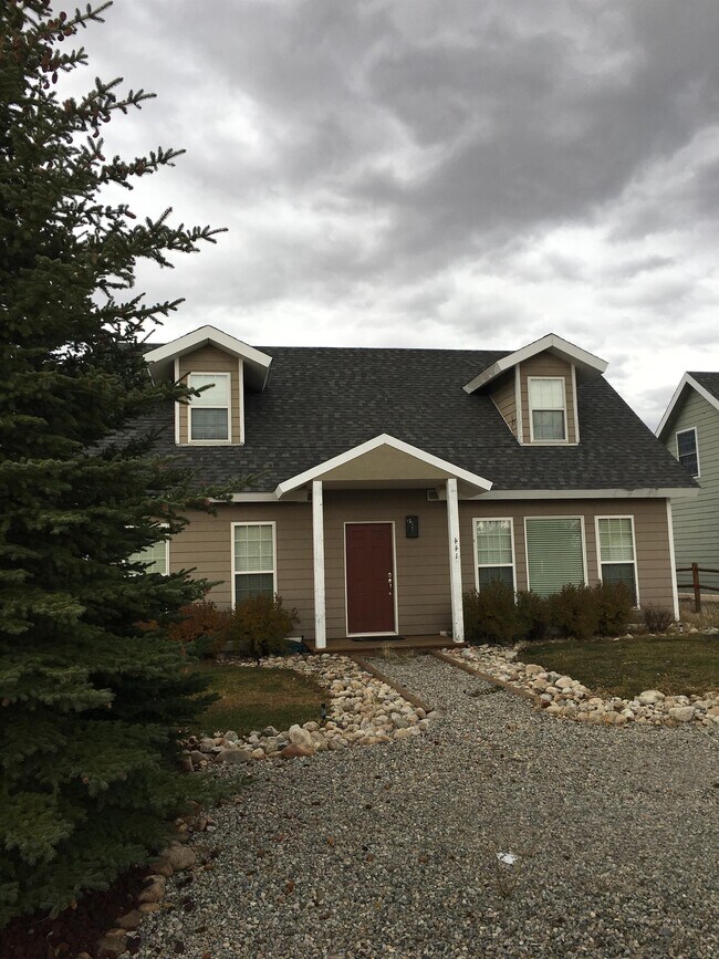 Photo - 441 Country Club Ln