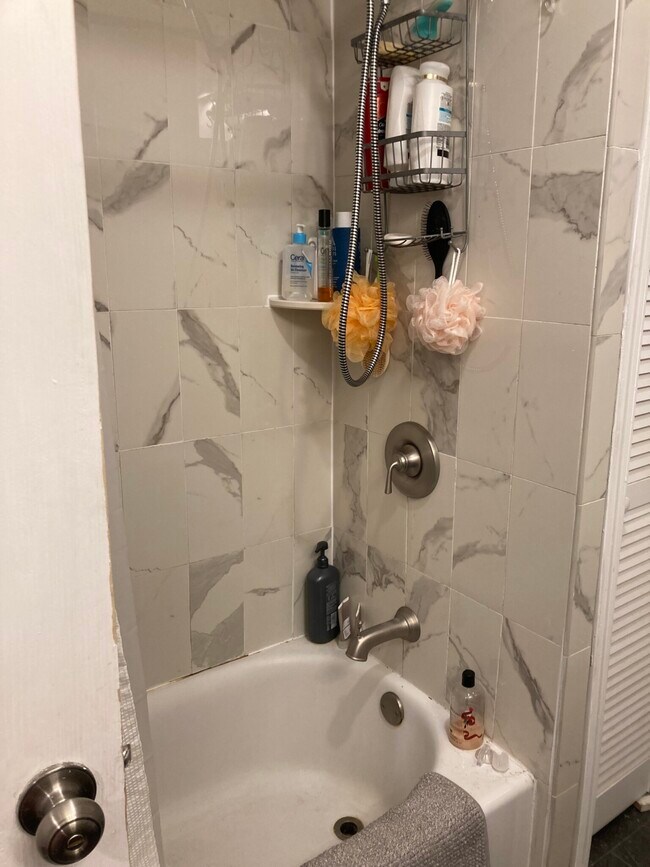 Photo - 133 Chiswick Rd Unit B