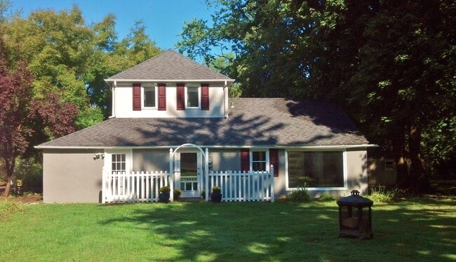 Building Photo - 657 S Sumneytown Pike Unit #1