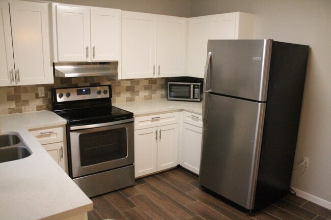 Photo - 2204 Camellia Ave