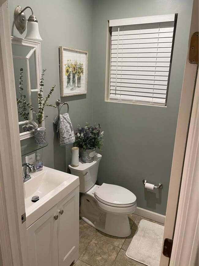 half bath - 1718 N Campbell Ave Unit 1