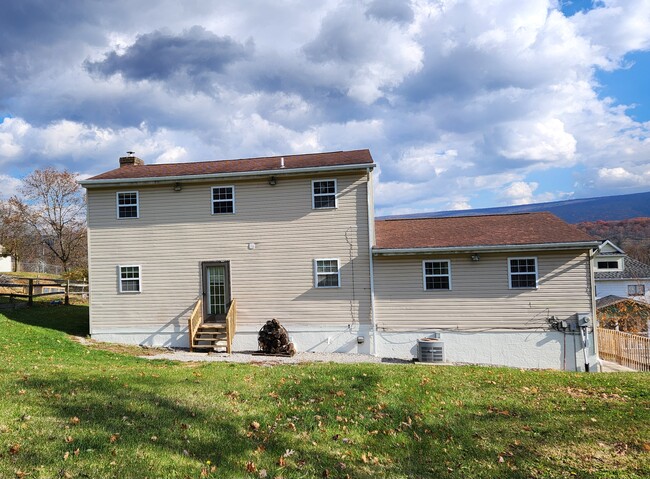 Photo - 1815 N 6th Ave