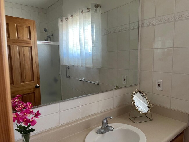 Photo - 2 bedroom 1 bathroom furnished home in Waikoloa Hills with ocean view.