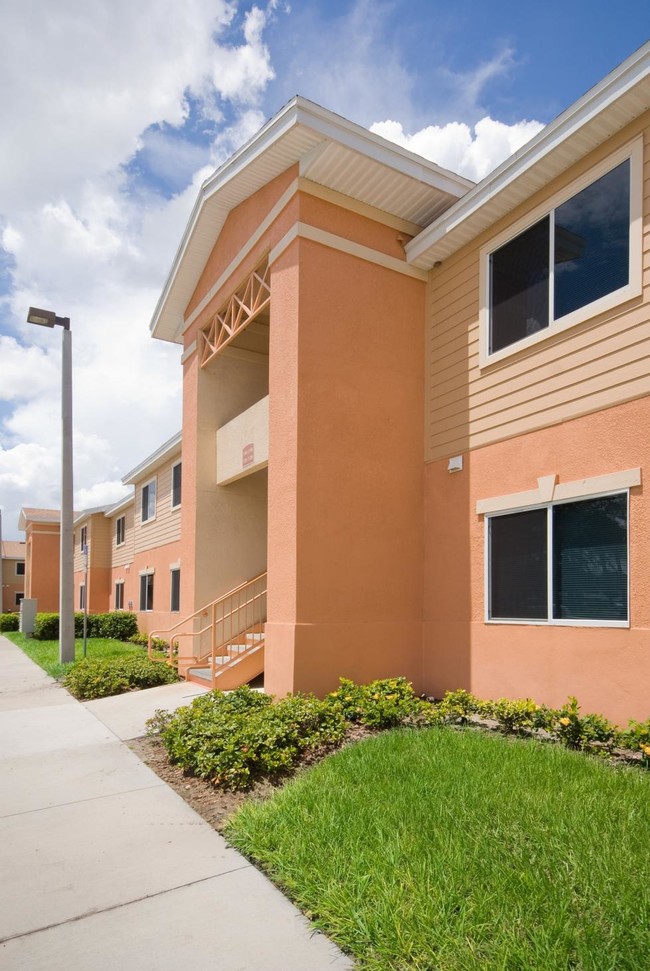 Building Photo - Valencia Gardens Apartments