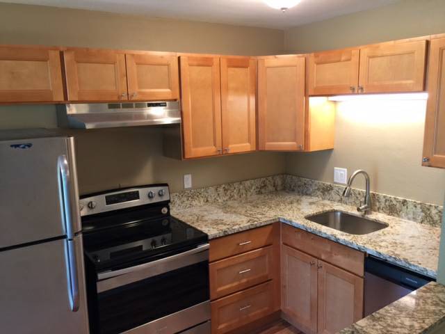 Building Photo - 200 SW Florence Ave Unit i-8