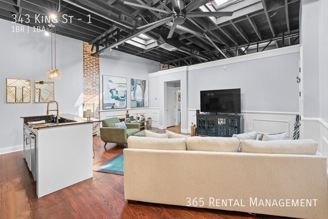 343 King St