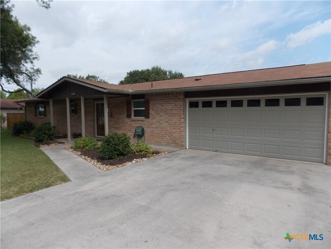 Photo - 1309 Azalea Ln