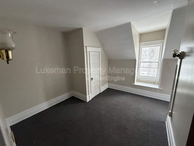 Photo - 515 Village St