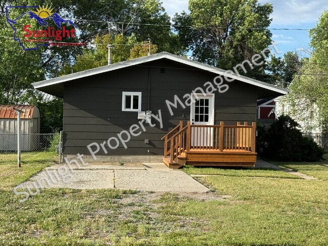 Building Photo - 1 Bed 1 Bath Bungalow