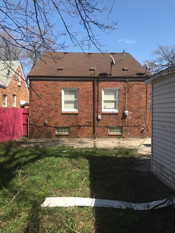 Photo - 18481 Washburn St House