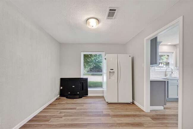 Photo - 25503 Foxbriar Ln