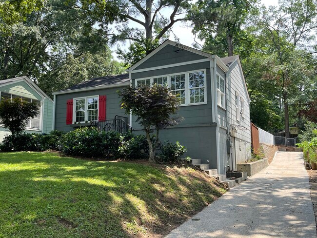 Photo - 966 Walker Ave SE