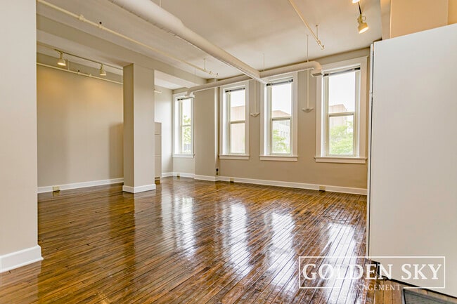 Photo - 301 S Walnut St