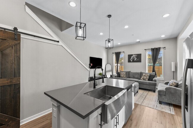 Photo - 6704 Parker Grv Ln