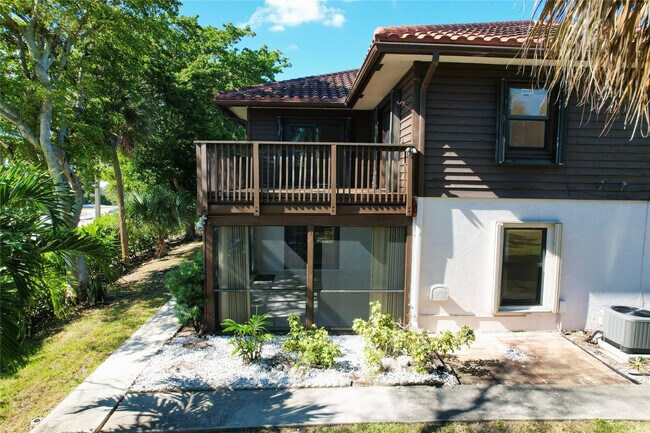 Photo - 444 Pine Cir