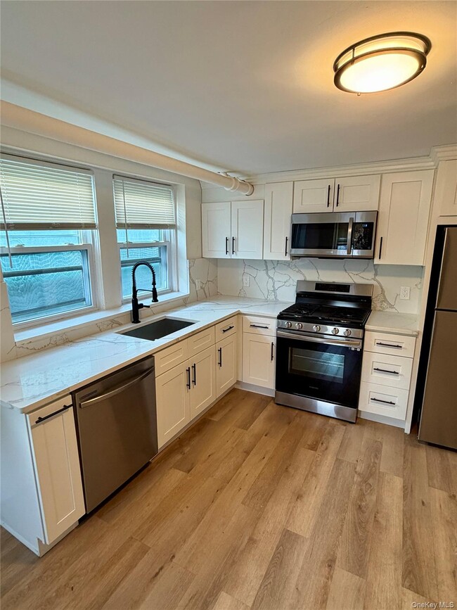 Building Photo - 54 S Kensico Ave Unit BSMT