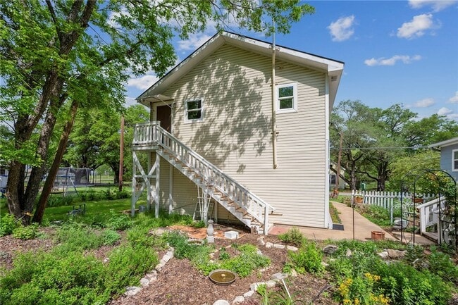 Photo - 400 Robertson St