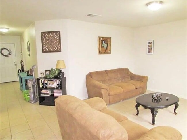 Photo - 725 Lazy Crest Dr