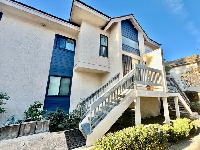 Building Photo - Spacious & Upgraded 2BR/2.5BA Townhome in ...