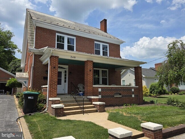 Photo - 240 S Holliday St