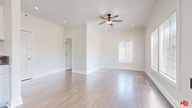 Building Photo - 334 Heliotrope Dr Unit 309