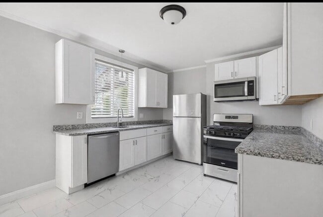28 Borden St Unit 1