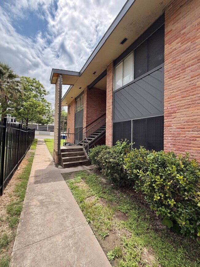 Photo - Shanti Apartments