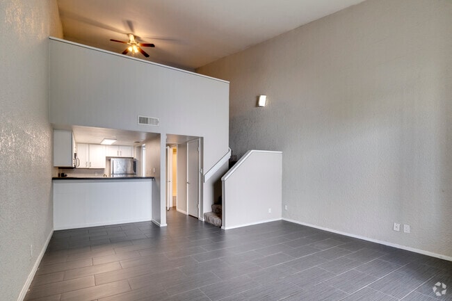 Sala de estar - 2BR, 2BA, 1.100 metros cuadrados - The Loft - Portola Biltmore