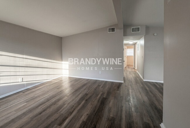 1206 E Camellia Dr