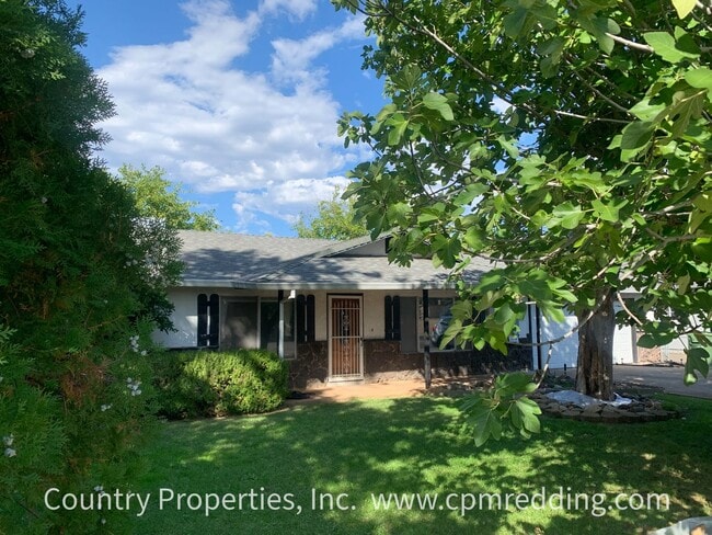 Spacious House with Landscaper Included Av... - Spacious House with Landscaper Included Av...