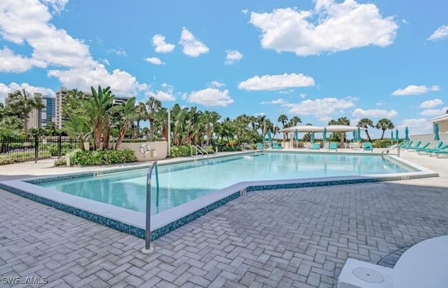 Building Photo - 4041 Gulf Shore Blvd N Unit 305