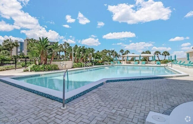 Building Photo - 4041 Gulf Shore Blvd N Unit 305 Rental