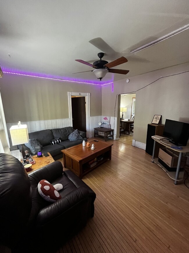 Photo - Huge 4 bed 1 bath very close to Water St. and UWEC!