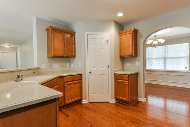 Photo - 1452 Cairo Way