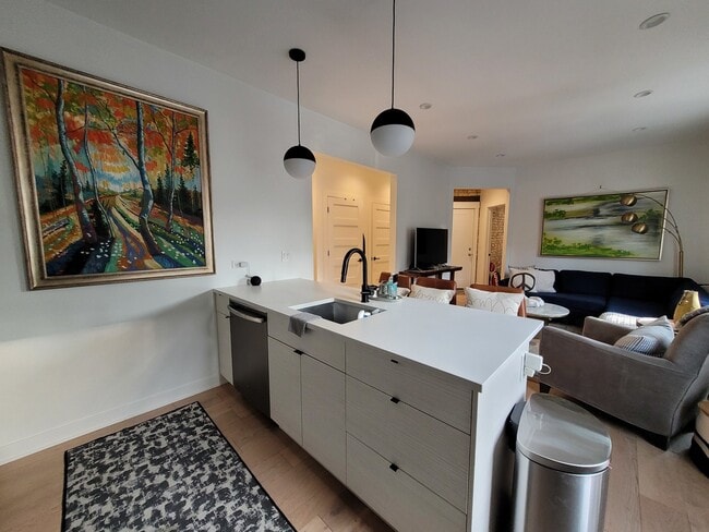 Photo - 1658 W Summerdale Ave Unidad 1W