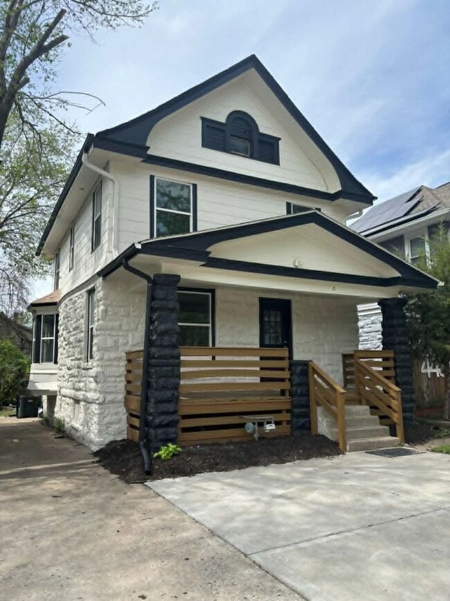 Building Photo - Large 5 Bedroom Renovated Home in Prime Midtown Location