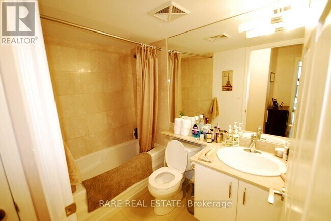 Photo - 736 Spadina Ave. Unit 703