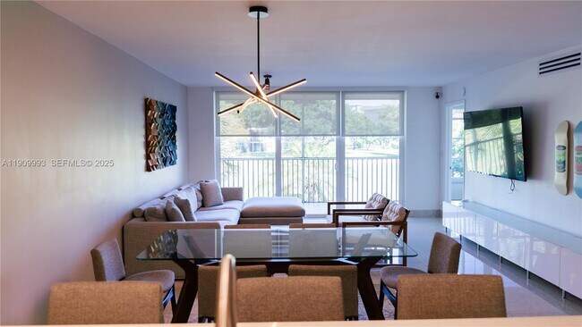 Building Photo - 4017 N Cypress Dr Unit 201