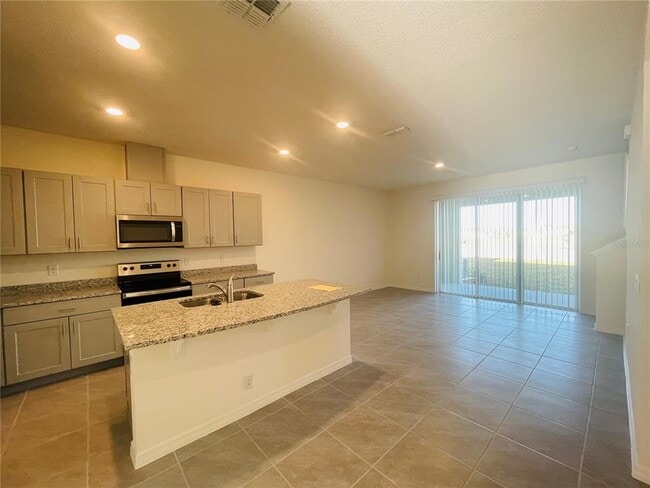 1371 Isleta Lp