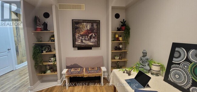 Photo - 171 Westmeadow Dr