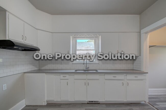 Photo - 2459 Jefferson St