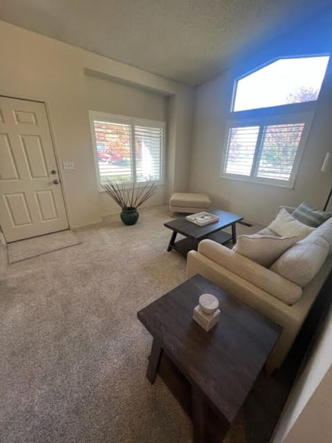 Clean Executive Rental Available Now For Rent in Reno, NV