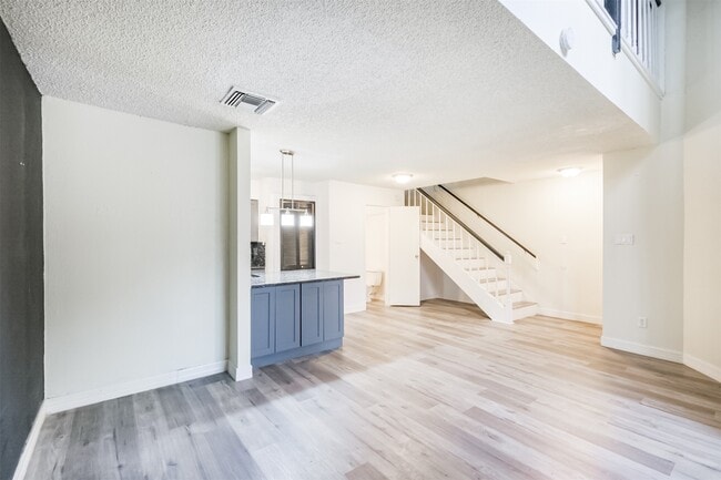 Photo - 3100 Jeanetta St Unidad 1305