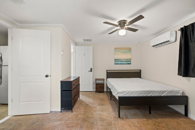 Photo - 8823 W Robson St